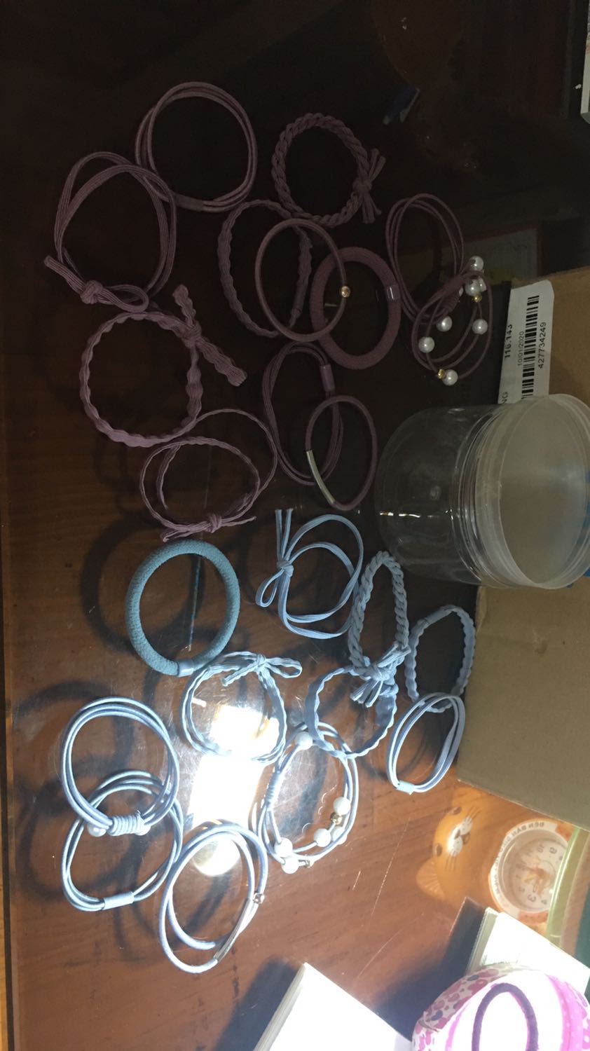 Giao hơi lâu 5 ngày mới nhận được hàng và nói  đủ màu nhưng mình thấy có 2 màu tím và xanh?? 24 dây cột tóc đủ hết không thiếu cái nào ok mong shop nói nhiều màu mốt cho nhiều màu thật thôi chớ không con j nói ?