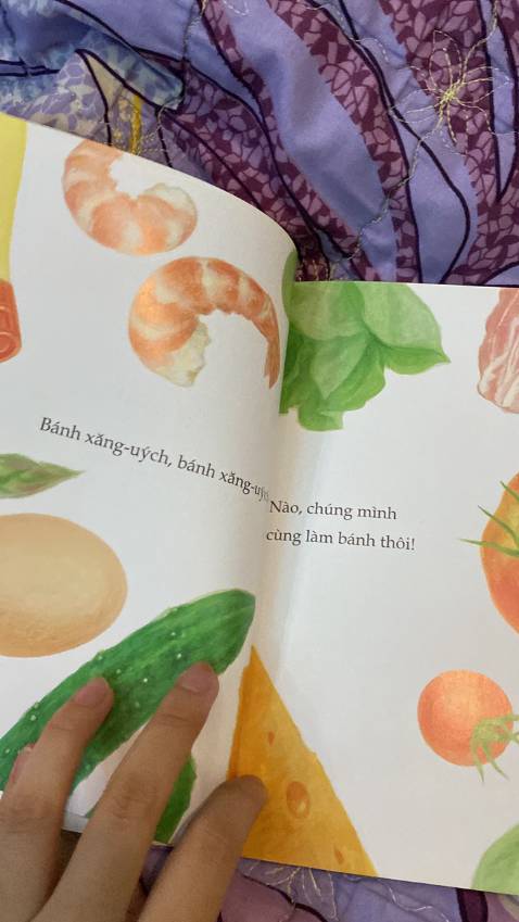 mua thử một cuốn bìa cứng cho con, cầm sách dày dặn chắc chắn, cũng ko lo vì sợ em giật mất của của anh, dùng dc lâu mua thử một cuốn bìa cứng cho con, cầm sách dày dặn chắc chắn, cũng ko lo vì sợ em giật mất của của anh, dùng dc lâu