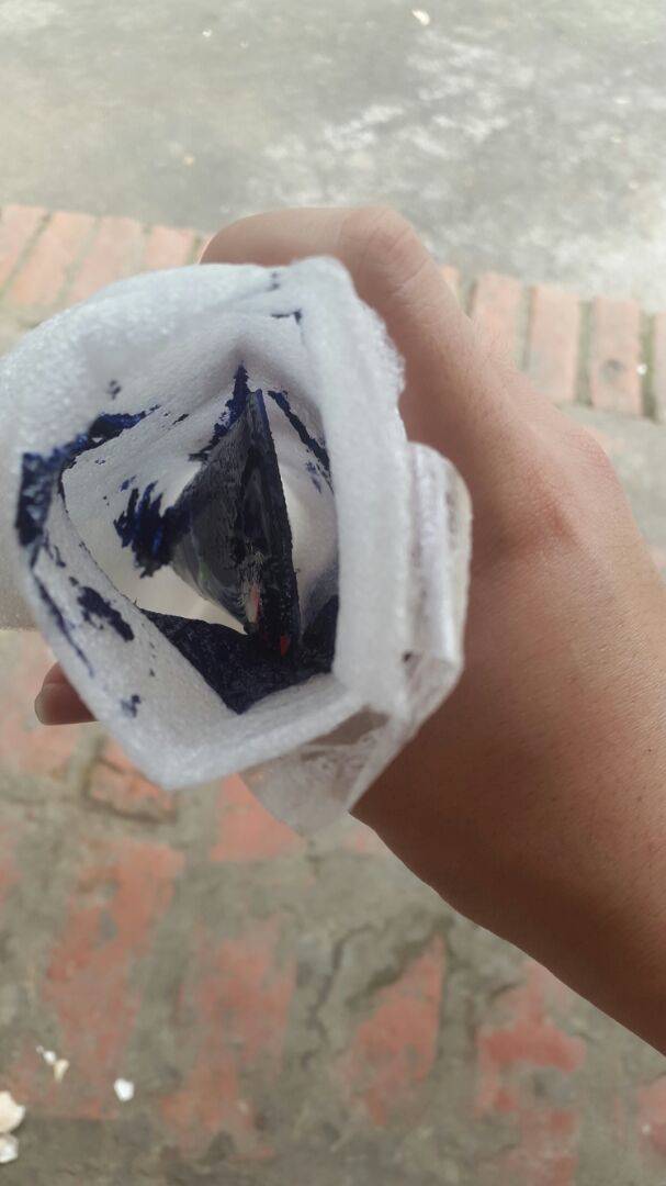 mình không đánh giá vấn đề chất lượng mà đang đề cập đến vận chuyển sản phẩm.
vì là sản phẩm liên doanh với bên Fahasa nên không trách tiki được, lúc màu về đến nơi thì phát hiện gói hàng nhoe nhoét vì màu vỡ.
mình đã yêu cầu hoàn trả tiki xu và đã gửi email để phản ánh sản phẩm, rất mong phía tiki sẽ tạo điều kiện hoàn trả nhanh gon.
rất mong tiki sẽ xem xét vấn đề vận chuyển cho những đơn hàng sau. mình đánh giá 3 sao vì chỉ thấy vấn đề về khâu vận chuyển. cảm ơn tiki.