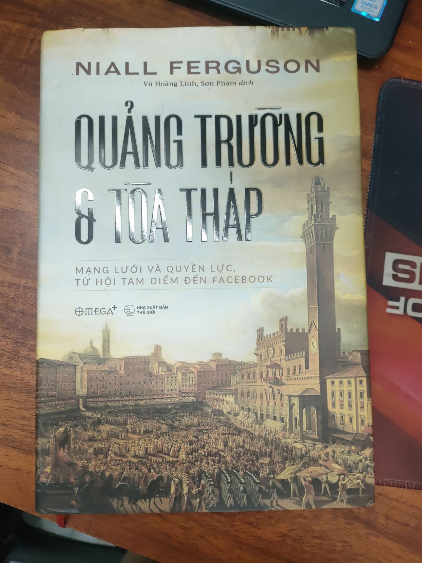 sách dày dặn, rất đẹp còn phần nội dung thì mình chưa đọc và cũng không phải dân chuyên nên không rõ. Nhưng tác giả của quyển sách này có lý lịch rất uy tín