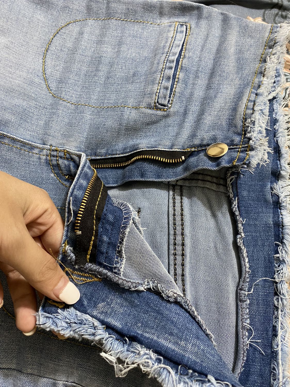 Từng mua hàng tại shop rồi lần nào cũng ưng, sản phẩm tương xứng với giá tiền, chất liệu mịn đẹp, mình giặt thì không thấy co hay phai, co giãn siêu tốt, hack dáng đỉnhhhh lắm mng ơiiiiii
Rcm mnggg nên mua nè!!