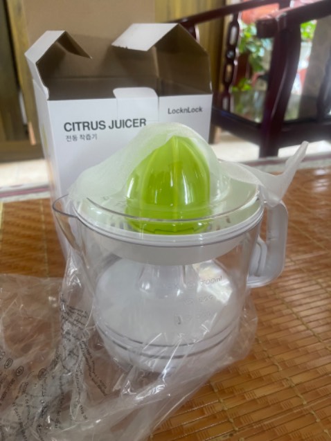 Đã nhận hàng của tiki nhiều lần đều rất ưng ý chất lượng hàng . Đóng gói đẹp chắc chắn . Chiều sẽ mua cam nhưng rất yên tâm với máy vắt cam của tiki giao .