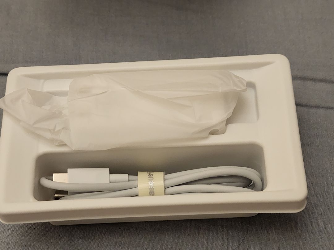 sản phẩm ghi màu đen nhưng giao hàng đến màu trắng?