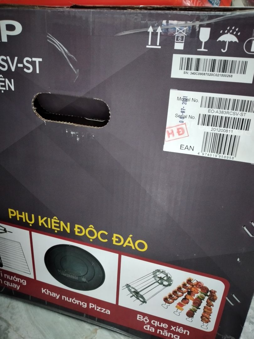 lò nướng đẹp..thích hợp cho gia đình 4 người, lòng lò có thể nướng 1 con gà, phụ kiện đầy đủ, có que xiên nữa, rất hài lòng, khay nướng có sơn lớp tĩnh điện màu đen nữa nhìn sang trọng lắm