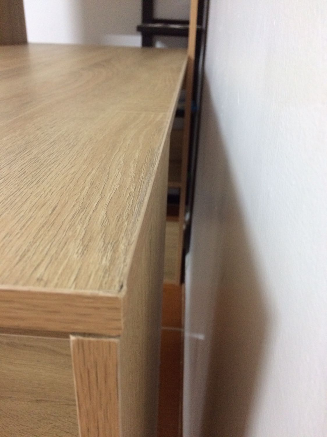 Bàn chắc chắn. Vận chuyển mà shop bo đc góc bàn bằng xốp thì đỡ móp. Bàn của m vận chuyển làm giảm độ hoàn hảo của bàn. Sản phẩm mọi người cứ tự tin đặt ạ! Bàn chắc chắn. Vận chuyển mà shop bo đc góc bàn bằng xốp thì đỡ móp. Bàn của m vận chuyển làm giảm độ hoàn hảo của bàn. Sản phẩm mọi người cứ tự tin đặt ạ!