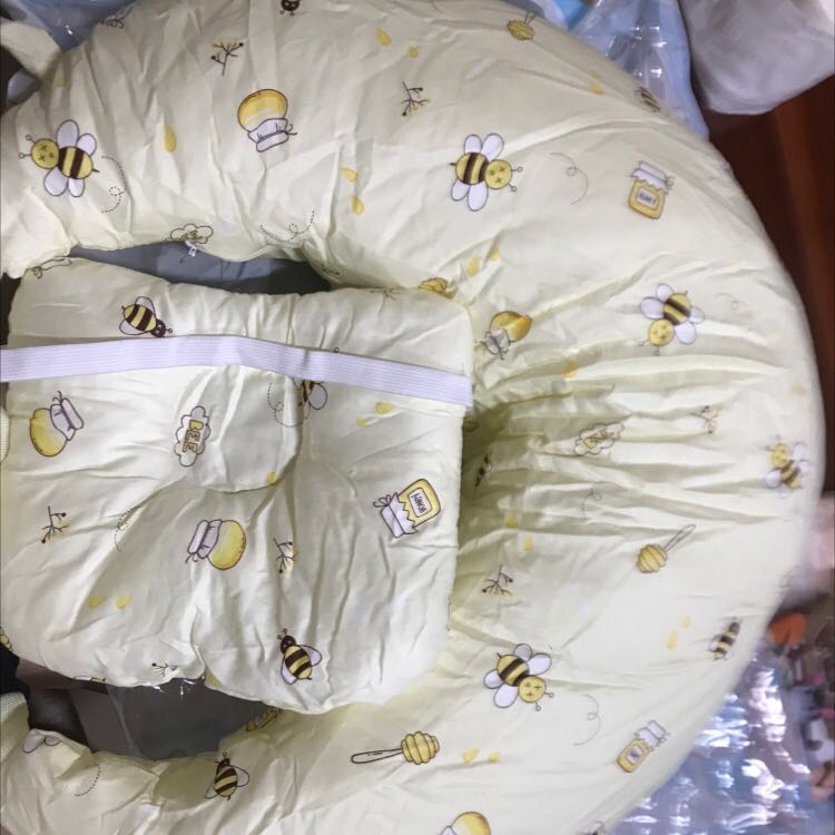 Màu đẹp, đệm chất vải mát mịn, mềm êm lắm shop ah. M rất thích sp này.