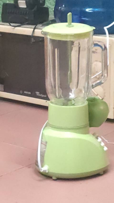máy đầm nặng, cối thủy tinh đặc, kêu to, mình mua chủ yếu xay cua, cáy nấu canh, hàng tốt đúng mô tả