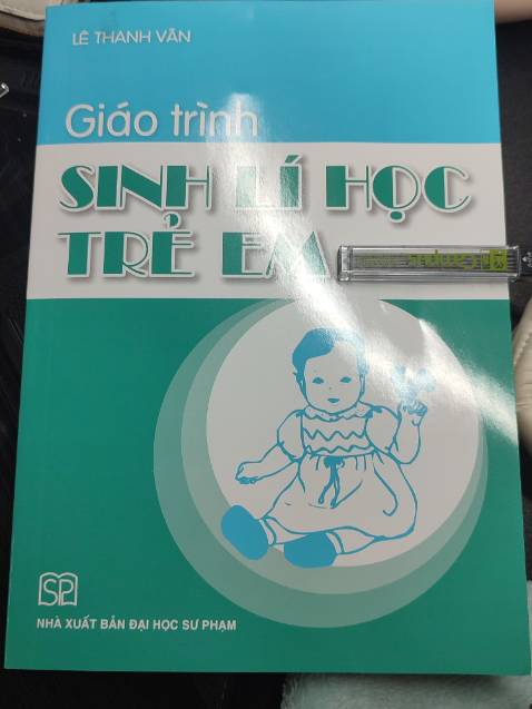 sách còn nguyên vẹn, mới tinh, chữ in rõ, giấy vàng giúp bảo vệ mắt