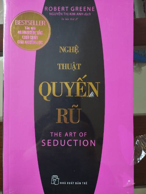 Sách giao rất nhanh, mình săn sale được nên mua rẻ hơn giá bìa. Tuy nhiên lần này Tiki đóng gói có vẻ chưa chỉn chu lắm nên bị rách mất bọc. Hi vọng lần sau Tiki sẽ đóng gói cẩn thận hơn
