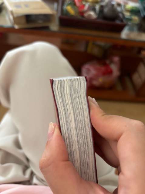 Sách cong vẹo như ảnh, chất lượng sản phẩm ko ok