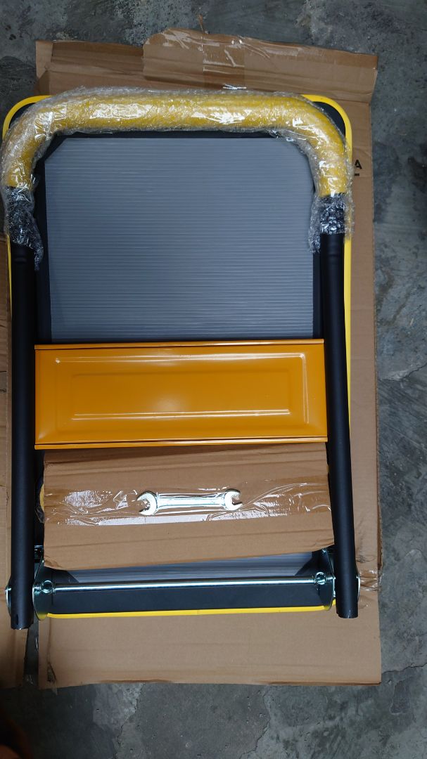 sản phẩm đóng gói cẩn thận , có đủ tool để lắp ráp. lắp ráp cũng đơn giản
tuy nhiên bánh xe không được trơn tru lắm, hơi bị cứng khi vận chuyển hàng (mới chỉ là cái cây cảnh với chậu tổng trọng lượng tầm dưới 30kgs)