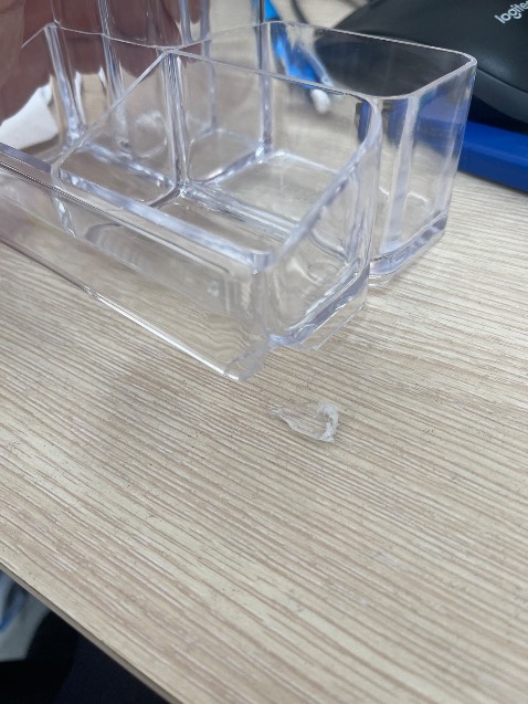 Vừa mở ra đã bể 1 góc rồi