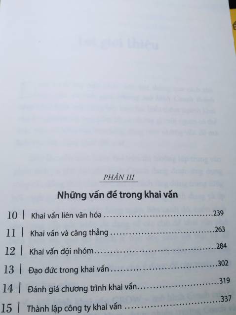 sách tập trung vào phân tích các mô hình Coach đang được ứng dụng rộng rãi và các chủ đề khai vấn phổ biến để mình có thể chọn được phương pháp coach phù hợp cho mình
quyển này không chỉ riêng tác giả viết mà còn "tập hợp những cây bút khai vấn hàng đầu tại các quốc gia nói tiếng anh" nha mọi người