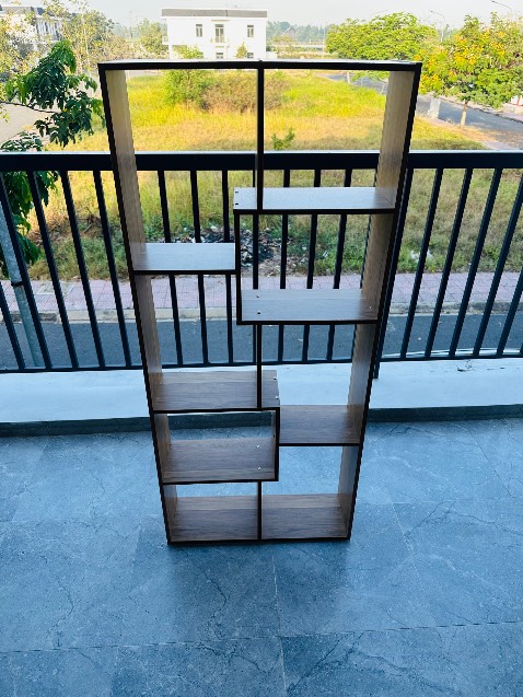 Hàng tốt, khung cứng. Lắp hơi mò xíu, để ý mấy tấm có khoan ở giữa