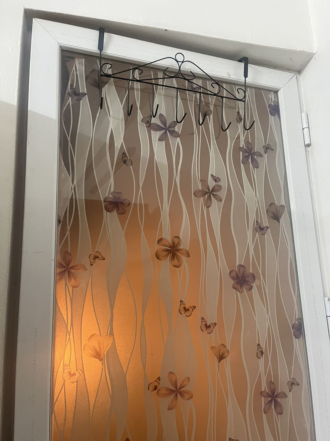 SP ok. Nhưng nếu treo ở chỗ tường/tủ cố định thì sẽ chắc chắn hơn