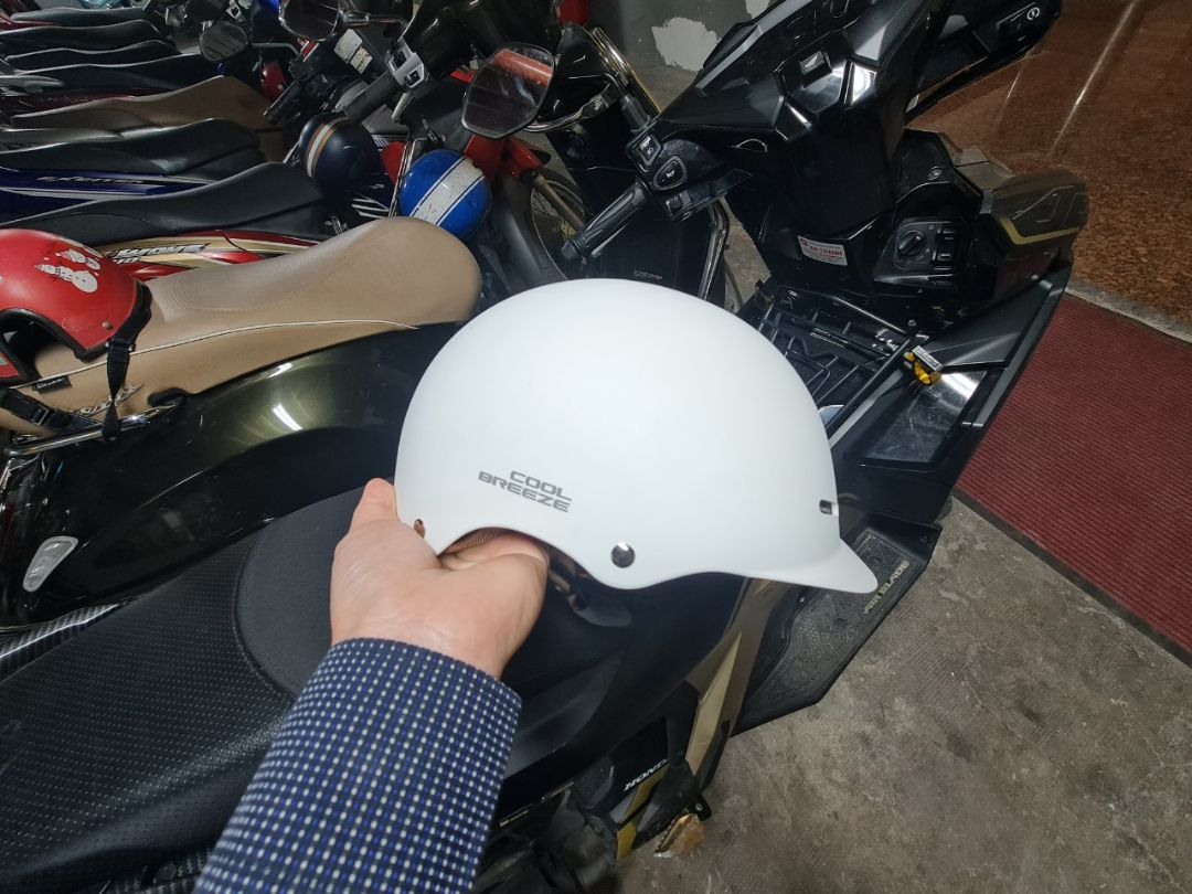 đáng mua. mũ chắc chắn, nhẹ và rất mát đáng mua. mũ chắc chắn, nhẹ và rất mát