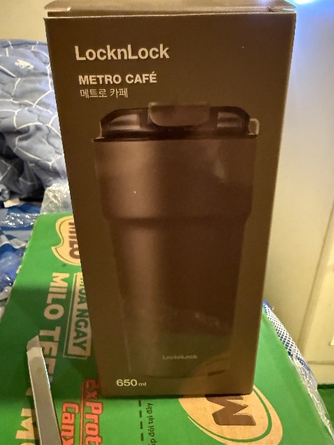 Bình rất đẹp chất lượng có lớp phủ sứ bên trong , ko bị rò rỉ xứng đáng vs giá tiền.