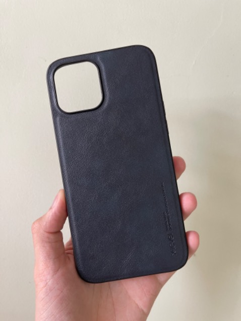 màu tối hơn & không có độ dày, “xốp” như ảnh minh hoạ; phần viền hơi cấn tay