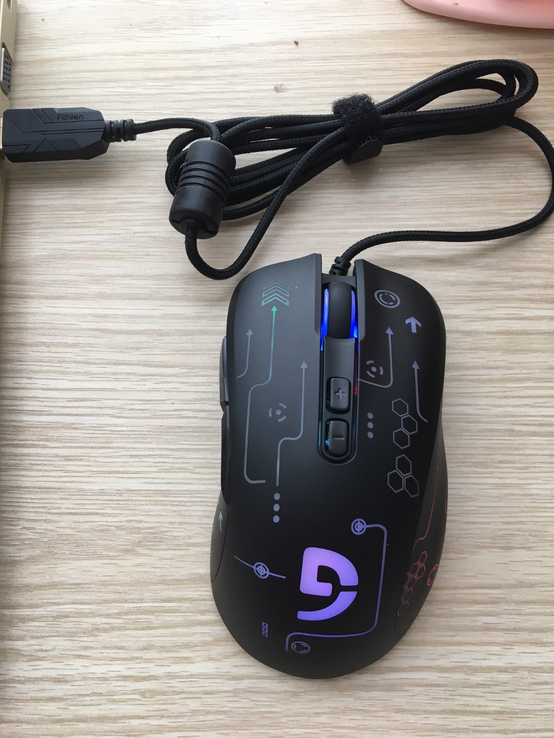 Chuột đẹp, cảm giác ôm theo bàn tay vừa vặn thoải mái. Rất hài lòng Chuột đẹp, cảm giác ôm theo bàn tay vừa vặn thoải mái. Rất hài lòng