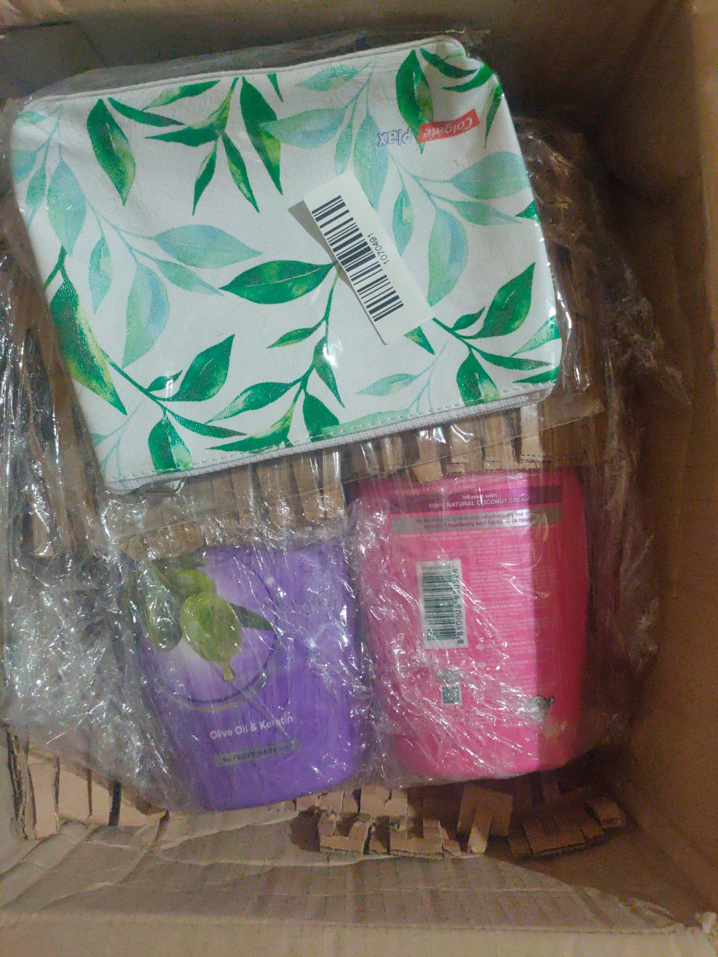 Shop gói hàng cực kì cẩn thận luôn ^^ giảm giá mà còn kèm quà nữa. Điểm 10 chất lượng luôn!