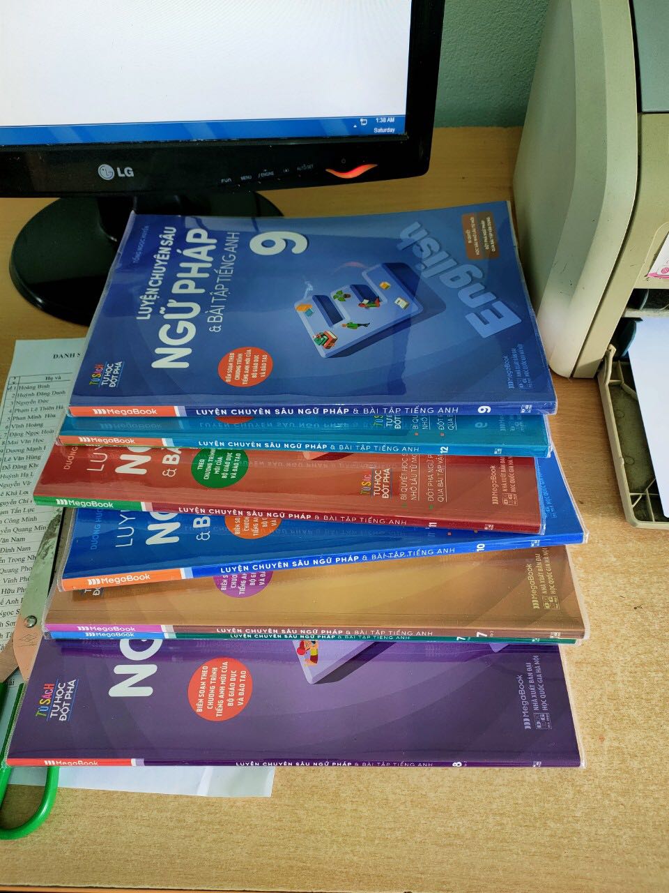 Tiki đang KM sách rẻ nên mua nguyên sảnh, bookcare đẹp rạng ngời. Nội dung sách thì quá ok, sát chương trình, trình bày rõ ràng, giấy in đẹp. Học tốt quyển này bao chắc ngữ pháp và từ của khối lớp nhé