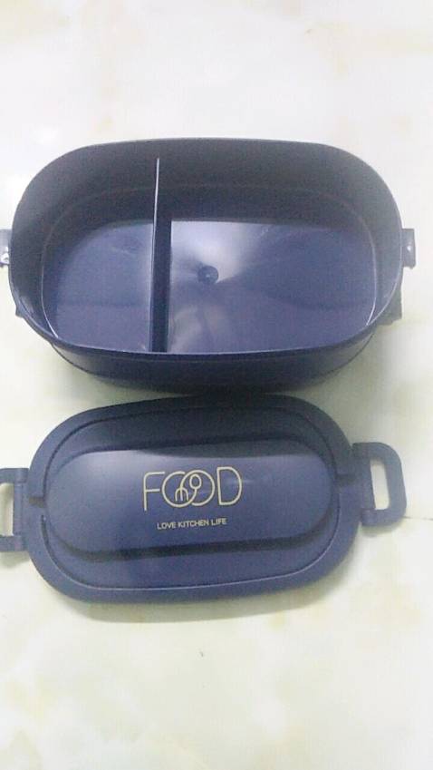 Màu đẹp lắm
Nhựa xịn 
Có điều khớp nối không được kín lắm
Vận chuyển nhanh
màu xanh dương xinh xỉu - màu tím than cũng đẹp, mình mua cho 2 người mỗi người 1 bộ - mua thêm cái túi bên shop nữa là nhỏ gọn xinh xắn - đưa đi làm tiện lợi luôn