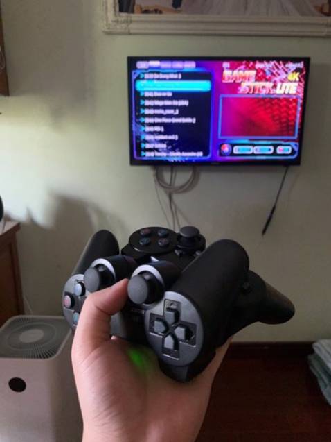 Hàng gói cẩn thận, giao nhanh, chơi mượt, cầm chắc tay, đầy đủ phụ kiện, kết nối dễ
đã *** thử hơn chục ngày vẫn rất ok , bảo hành 12 tháng nên yên tâm lắm
Sẽ ủng hộ lần sau