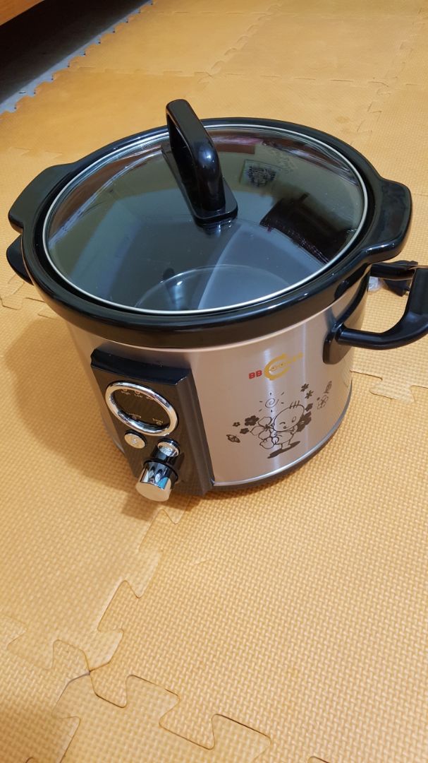 Sản phẩm có tikinow nên nhận hàng nhanh chóng, nồi sứ dày dặn. Màu nồi đẹp, có 2 chế độ nấu và ủ nóng, sử dụng dễ. Được kèm 1 quyển công thức nấu, phiếu bảo hành đầy đủ. Mẹ mình rất ưng. K rõ có bền k nhưng bảo hành 24m nên mình cũng yên tâm