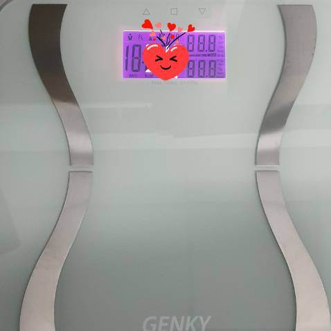 Kiểu dáng đẹp, cân chính xác. Trong quá trình vận chuyển mặc dù có chậm, nhưng phía Tiki xử lý rất chu đáo, vừa gọi điện, vừa gửi *** xin lỗi. Nhưng mình cảm thấy ko sao, vì sản phẩm tốt và dịch vụ tốt.