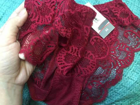 Quần lót ren cầm êm tay, kiểu dáng đẹp. Shop gửi đúng size đúng mẫu