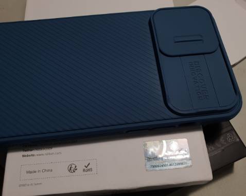 Có mã số cào để kiểm tra chính háng trên web nhà sx. Tiếc là hộp không có seal, tức là vỏ có thể chính hãng nhưng mở ra thay ruột đc.