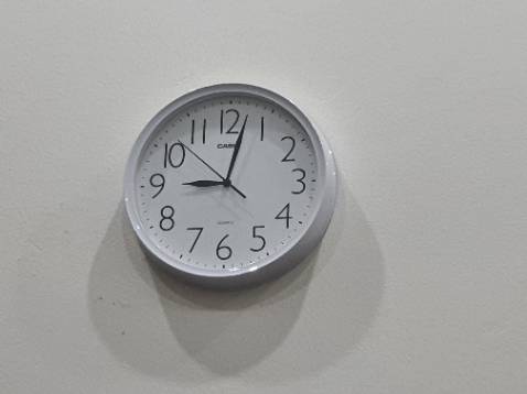 Hàng chính hãng, có đầy đủ tem, thẻ, chạy từ trưa tới giờ rất chính xác. Hơi nhỏ, ai nhà rộng nên mua cái to hơn