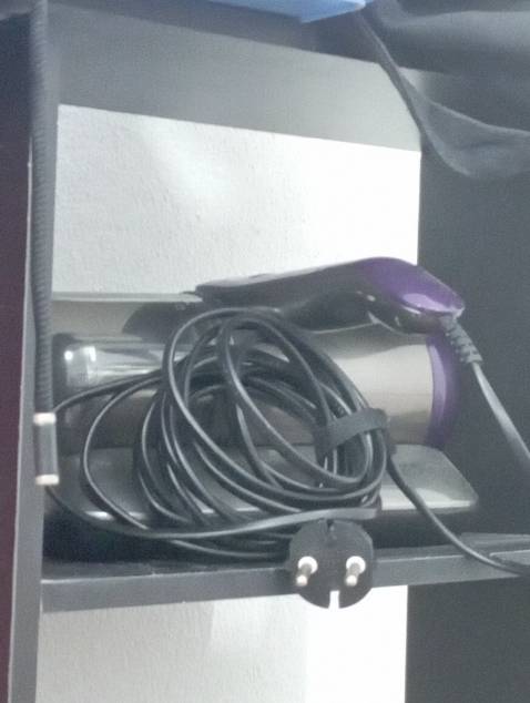 Dọn giường nệm sạch lắm có tia UV diệt khuẩn nữa nên ăn toàn lắm nên sắm nhà mng