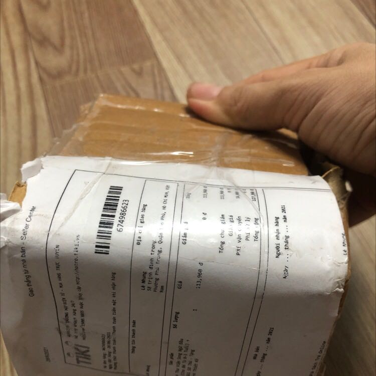 Giao thiếu cuốn Thân gửi sở thú, chỉ giao combo nhưng sách nhỏ, chỉ bằng lòng bàn tay thôi nhé các mom.