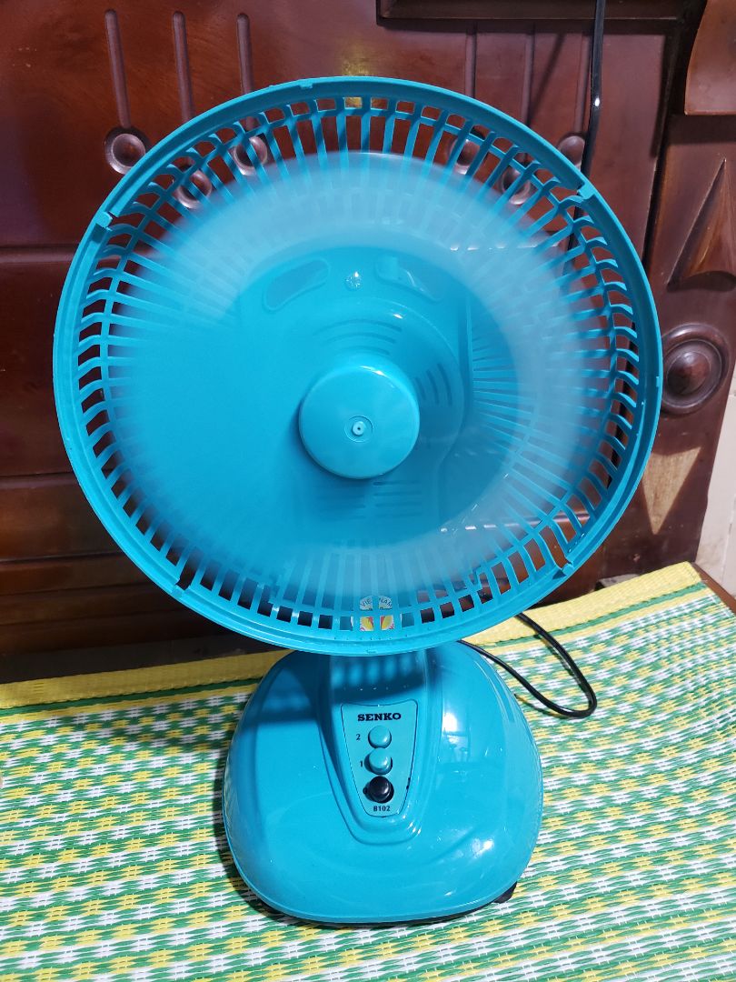 giao hàng hơi lâu,đúng mô tả,quạt khá nhỏ nhưng đúng hàng chính hãng.Phù hợp với giá tiền và nhu cầu.5 sao.Quạt rất chắc chắn.K như hàng lô 200 ngoài hàng tuy to hơn nhưng lỏng lẻo.Tốt