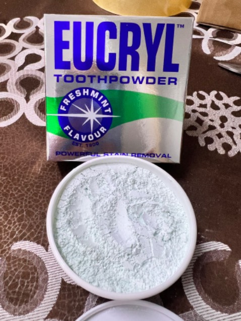 Bột trắng men răng EUCRYL shop bán là hàng chính hãng 100%, mình đã dùng nên biết chất lượng tốt, mùi bạc hà thơm miệng và răng trắng dần lên sau 2 tuần sd. Tặng shop 5⭐️ và cảm ơn đã bán hàng tử tế