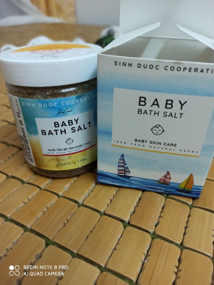 Bé nhà mình đang bị rôm, ngủ không ngon mấy hôm. Vậy mà dùng tắm đc 3 hôm thấy đỡ rõ rệt, bé ngủ ngon hơn. Cực kỳ hài lòng.hết lại ủng hộ shop