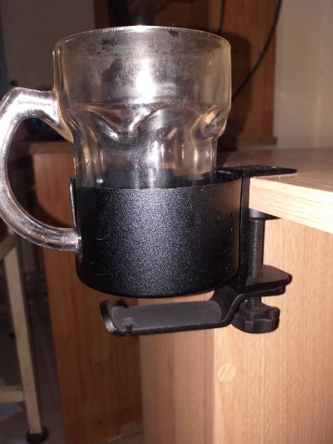 Chất liệu chắc chắn, rất tiện lợi và cần thiết vì mình sử dụng bàn gỗ mà lại thích uống nước đá lạnh.