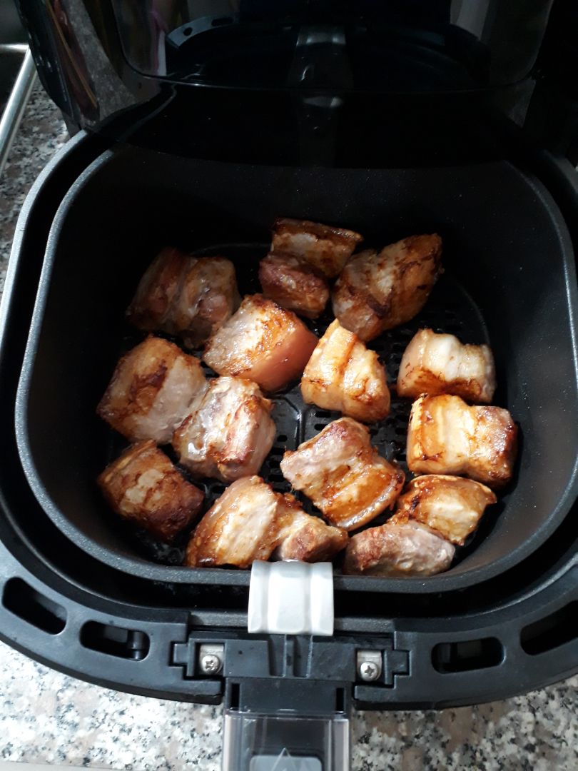 Từ lúc nhận máy ngày nào mình cũng nấu ^o^. Nồi đẹp. chạy rất êm. nhiệt tỏa đều. món ăn ngon hơn so với mình nấu bt. Nói chung nồi chiên rất tiện dụng. nếu mú sớm hơn thì mình đã đỡ mệt hơn trong việc nấu nướng rồi. 5 sao nhé!^^