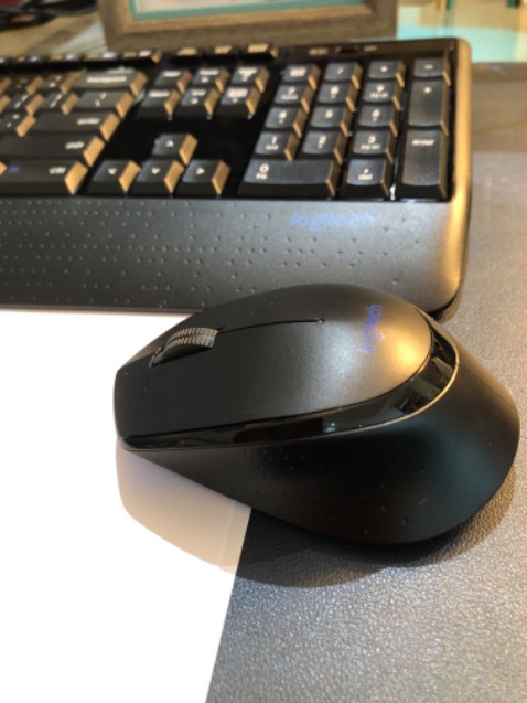 Phím nhạy, căng, có đèn capslock, sản phẩm có sẵn pin Duraacell tốt. Sản phẩm đáng mua