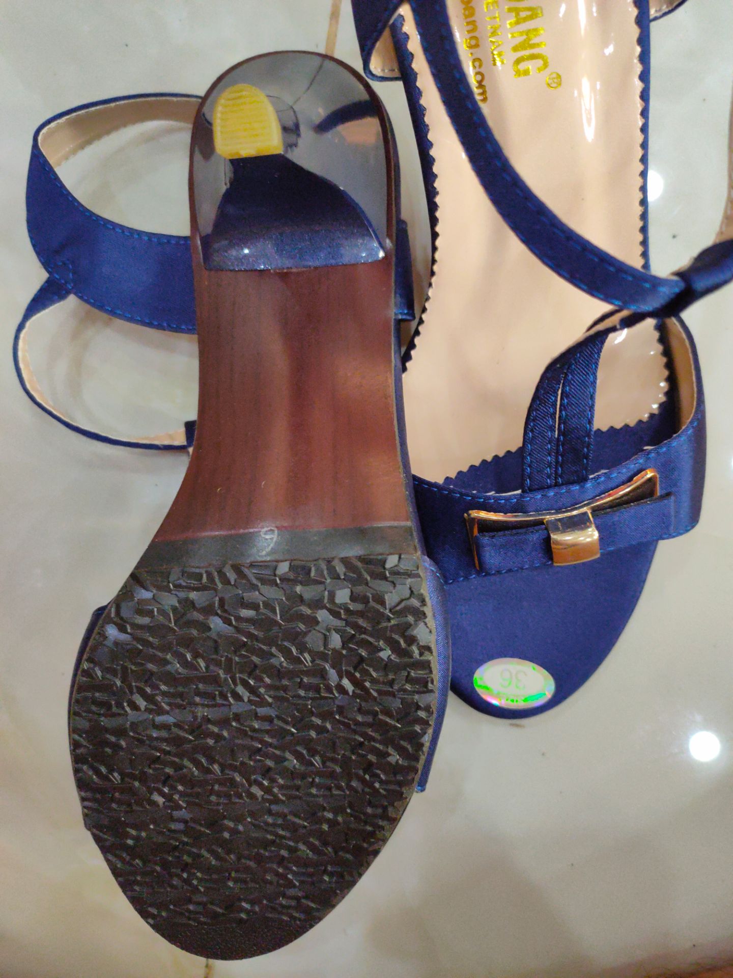 Giày tốt hơn mong đợi... Như hình như mô tả... Rất thích