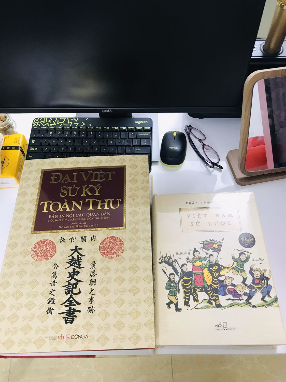 Đợt này giao hàng nhanh, sản phẩm nhận được k bị lỗi gì cả, còn về giá trị của cuốn sách thì không cần phải đánh giá rồi ạ! Mua được giá sale, cuốn sách to đùng luôn ấy