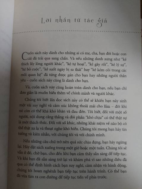 Mình chưa đọc cuốn này, mình nghe review lả đọc cuốn này sau đại dương đen kiểu như chữa lành lắm luôn, đại dương đen đọc hay lắm nhưng mà cũng đau lòng lắm luôn