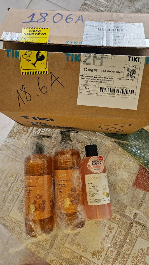 Mình mua sữa tắm 1 tặng 1 và chai toner có tặng kèm chai tẩy trang nhưng nhận hàng không thấy hàng tặng kèm của chai toner Mình mua sữa tắm 1 tặng 1 và chai toner có tặng kèm chai tẩy trang nhưng nhận hàng không thấy hàng tặng kèm của chai toner