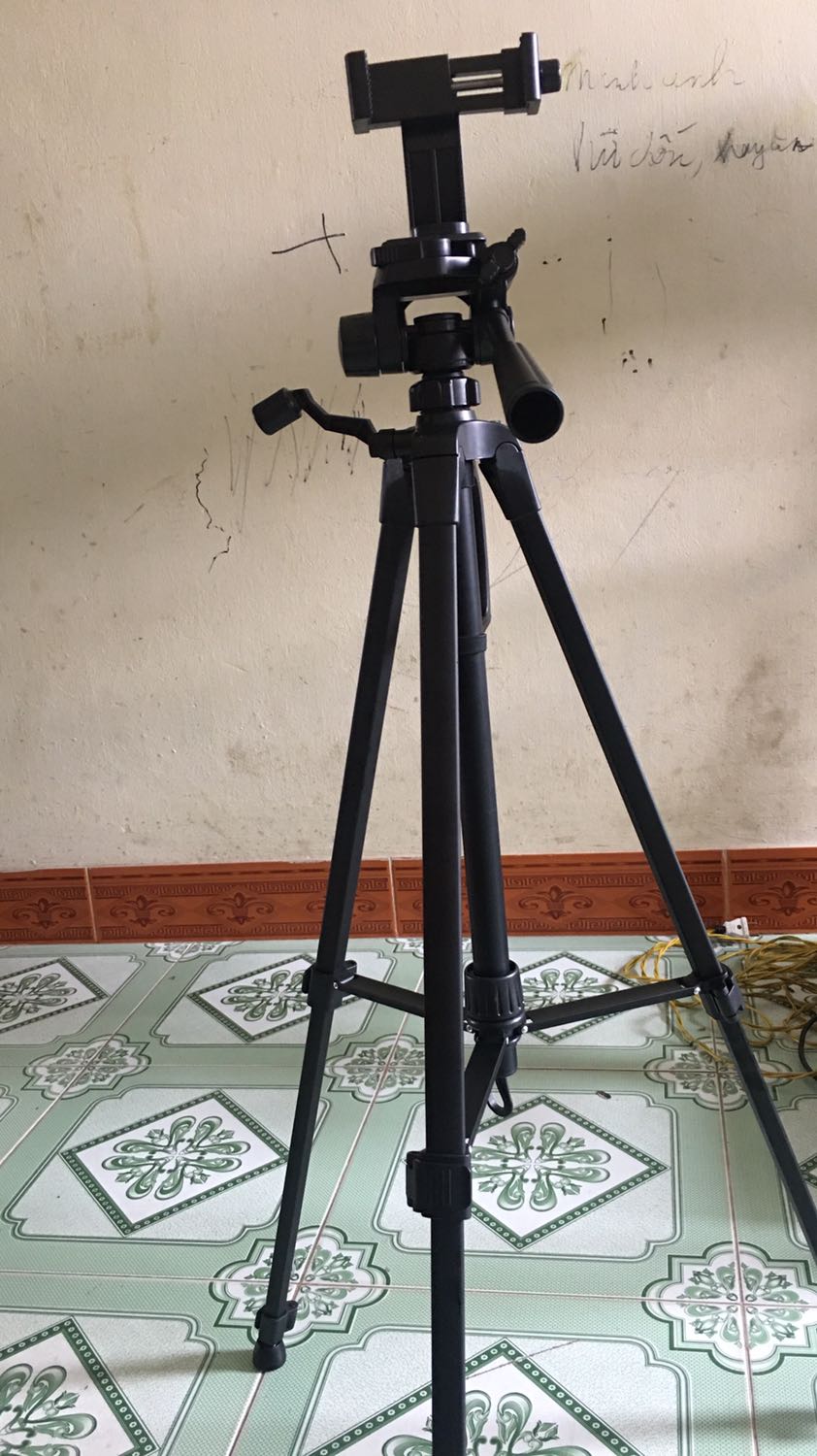 Mua tripod 3520 không có kẹp điện thoại, mua kèm loại kẹp xoay 360 độ nữa hết 260k. Cả hai sp đều rất ưng ý. Tripod rất đẹp, chắc chắn và xịn xò.