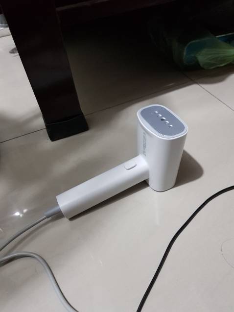 Mẫu mã đẹp, tôi có thử thì hơi nước phun khá mạnh, làm nóng cũng nhanh. Nhưng đóng gói hàng có hơi móp chút. Với mong shop trả lời giúp, ủi xong muốn để nó nguội là úp ngược lên à. Kiểu như hình dưới hay sao?