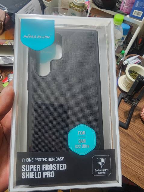 Ốp vừa vặn luôn, không biết có phải do mới mà cầm hơi trơn ko. Giá cả hợp lý, đóng gói cẩn thận, giao hàng tốc độ