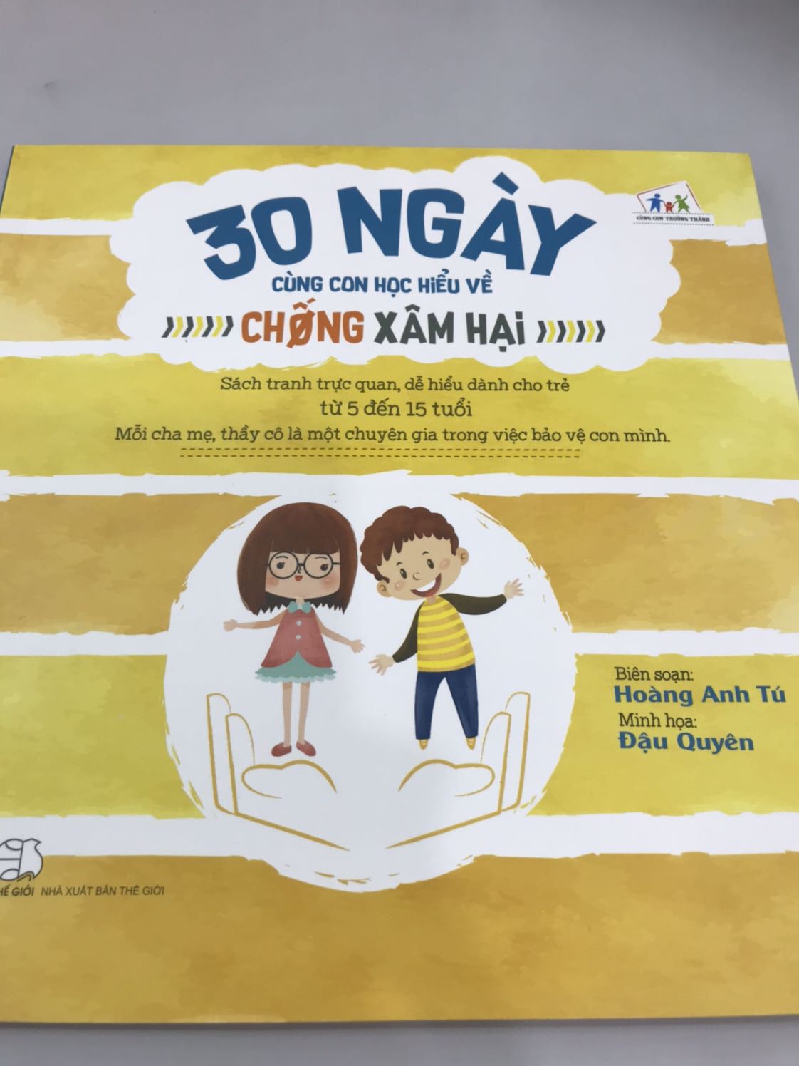 Sách hay, đóng gói kỹ và giao hàng cực nhanh, chuyên nghiệp
Sách ghi phù hợp cho trẻ 5-15t, tuy nhiên do sách có hình ảnh khá dễ hiểu nên ba mẹ có con từ 3-5t vẫn có thể mua để tìm hiểu và giáo dục trẻ sớm, vì đa phần các trẻ bây giờ từ 3t đã có nhận thức và khá hiểu chuyện nên giáo dục càng sớm càng tốt cho bé
Nhiều vấn đề mà người lớn chưa nghĩ tới