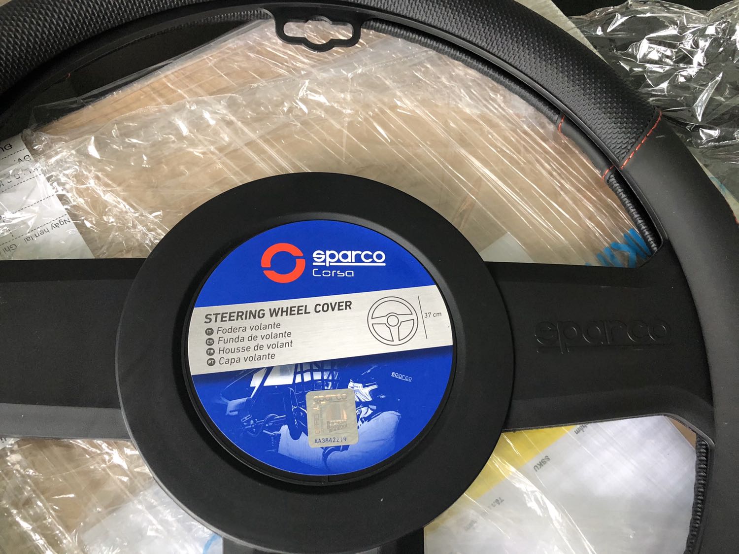 Rất hài lòng!
Hàng chính hãng, cầm sướng tay, cảm giác rất chắc vô lăng, giao hàng siêu nhanh! Sẽ ủng hộ shop dài dài :D