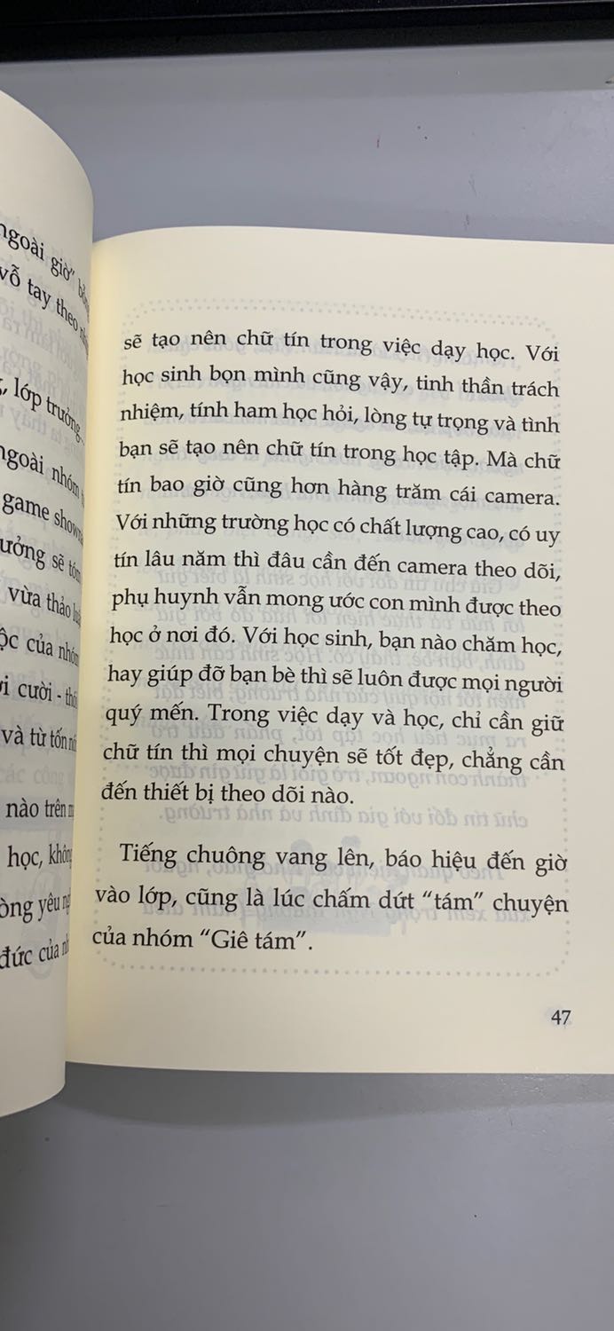 Sách đẹp, chữ in to rõ ràng, phù hợp cho học sinh.